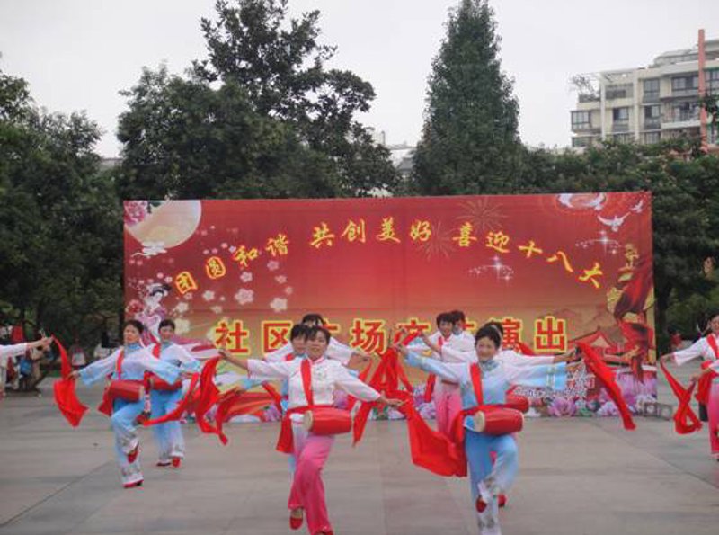 文艺演出：点亮心灵的诗意之旅
